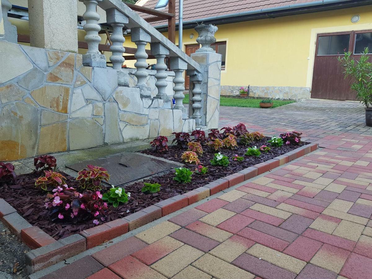 Hotel Tulipanvendeghaz Keszthely Exterior foto